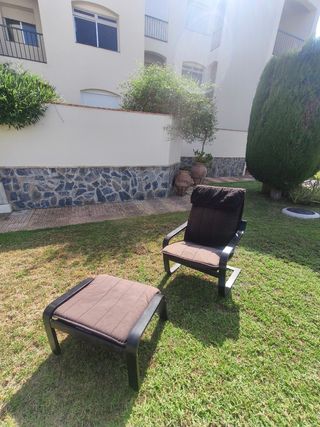 Sillón y reposapiés para jardín
