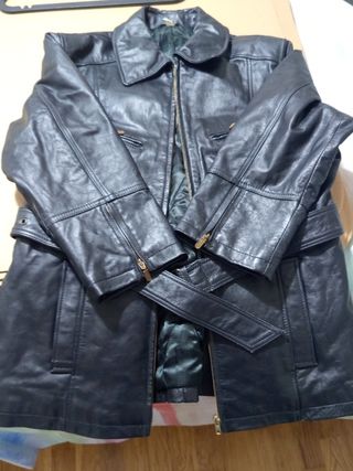 Cazadora cuero negra talla 42 de mujer, una L