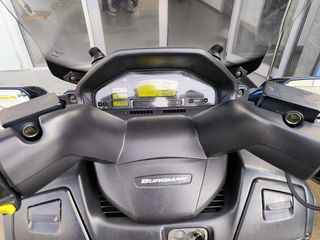 Suzuki Burgman 650 Azul