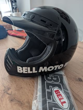 Casco Bell Moto 3, nuevo, sin embalaje original.