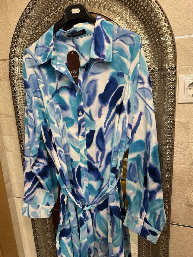 Vestido midi azul y blanco