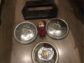 SEAT 600D: tapacubos,piloto trasero, tapa bateria
