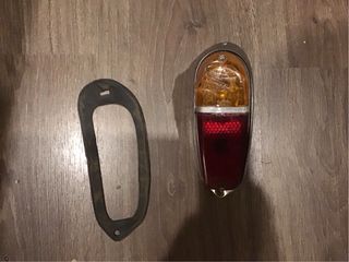 SEAT 600D: tapacubos,piloto trasero, tapa bateria