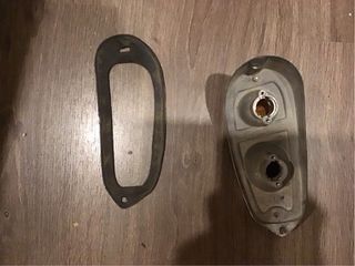 SEAT 600D: tapacubos,piloto trasero, tapa bateria