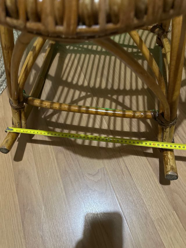 Mecedora mimbre marrón vintage