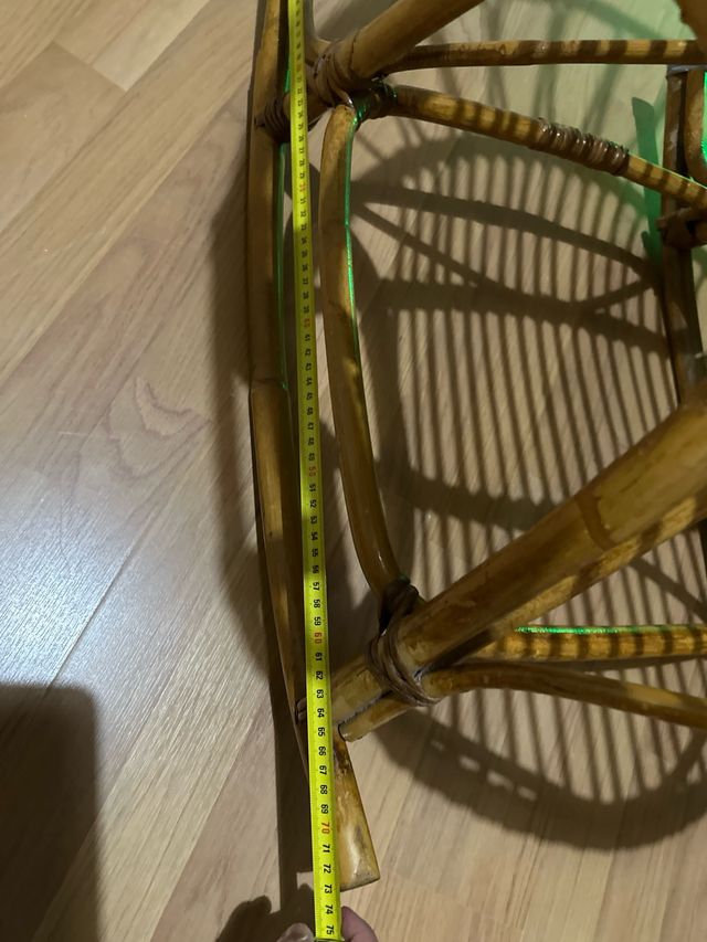 Mecedora mimbre marrón vintage