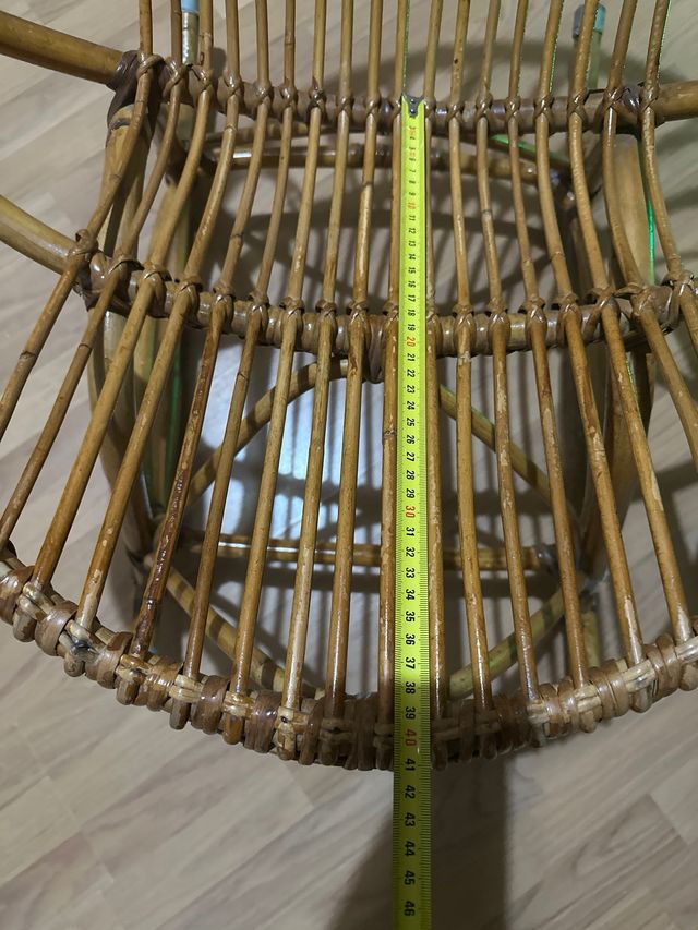 Mecedora mimbre marrón vintage