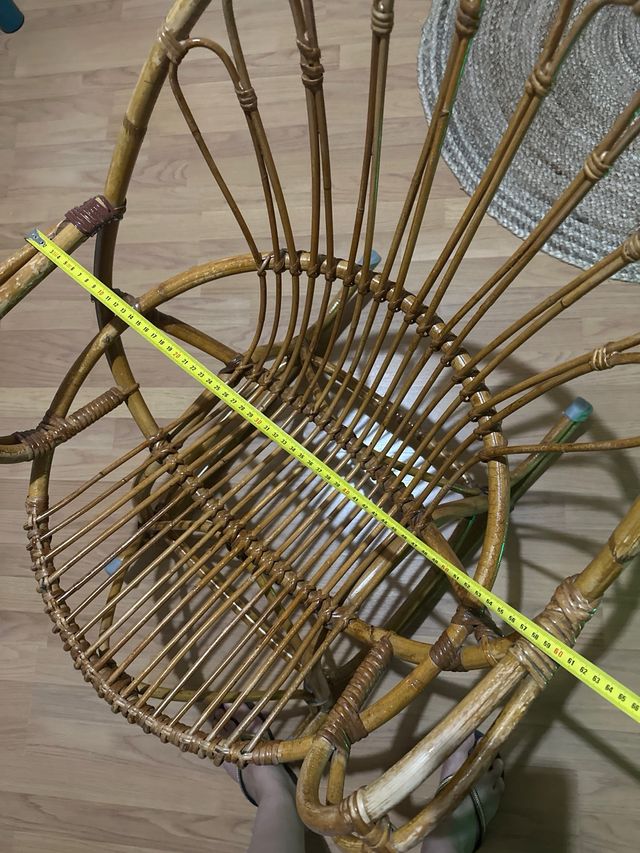 Mecedora mimbre marrón vintage