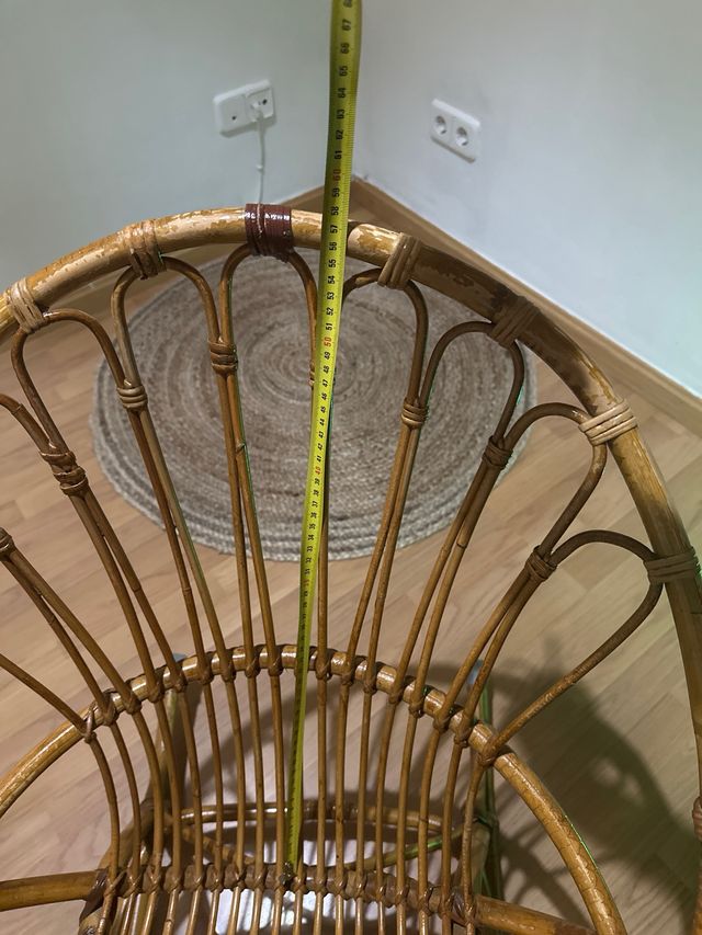 Mecedora mimbre marrón vintage