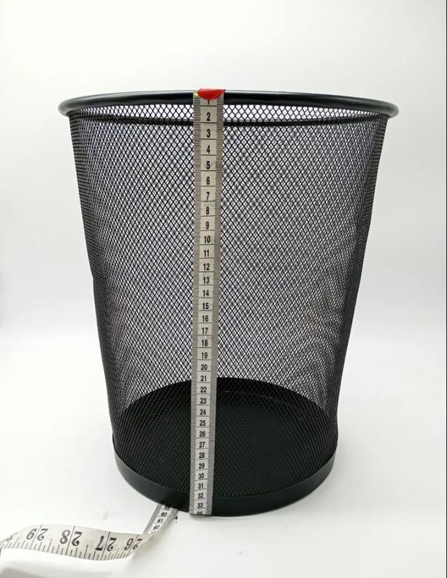 Papelera metálica negra