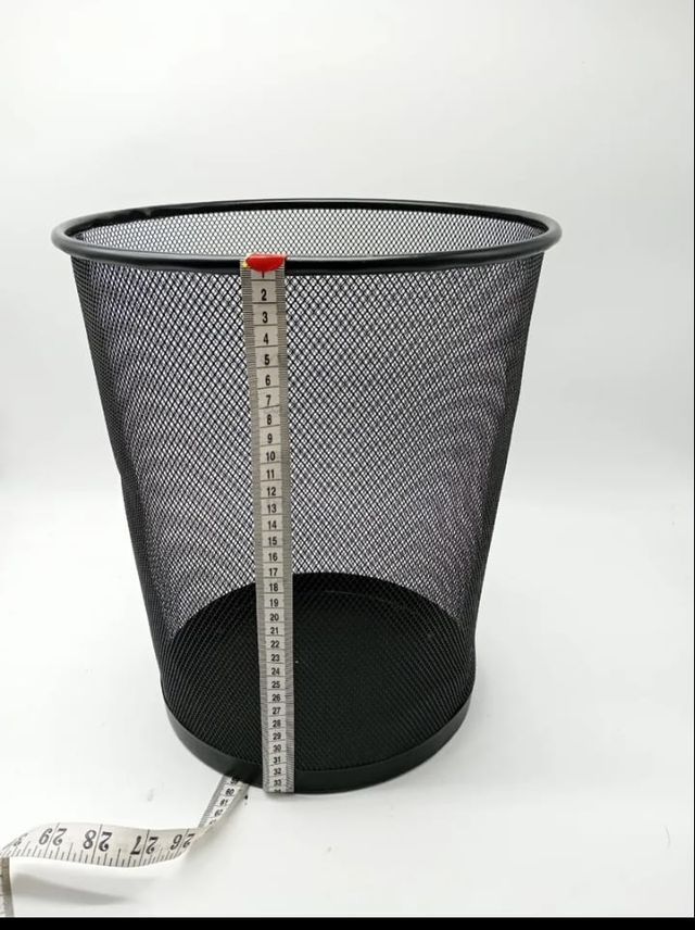 Papelera metálica negra