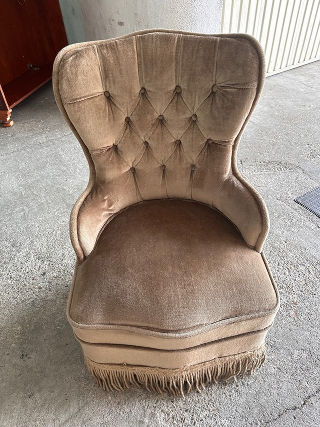 Sillón orejero beige vintage