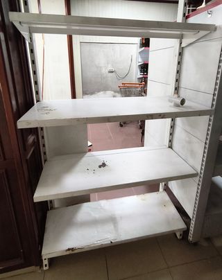 Estantería metálica blanca