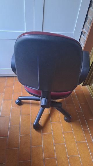Silla oficina giratoria elevable con reposabrazos