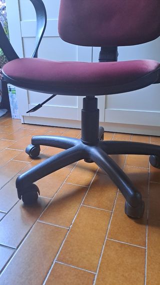 Silla oficina giratoria elevable con reposabrazos