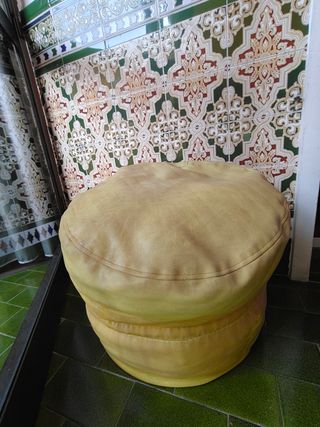 Puff amarillo piel sintética. Precio negociable.