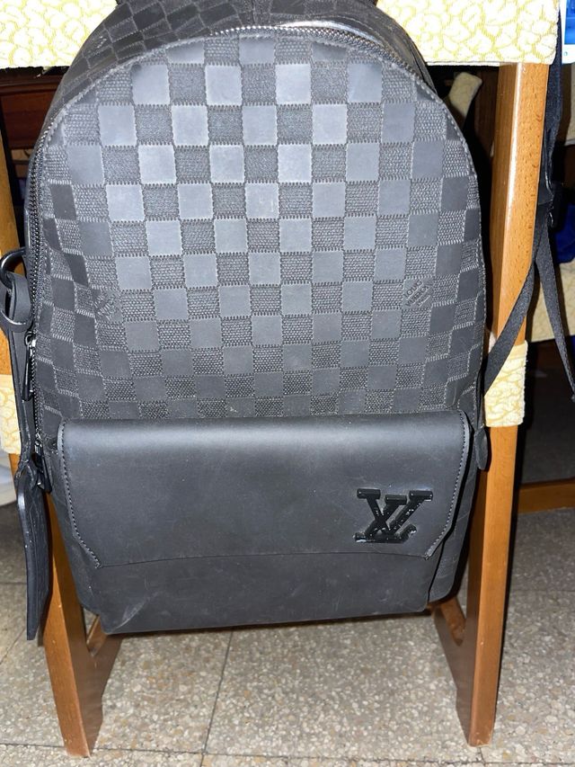 Mochila Louis Vuitton negra