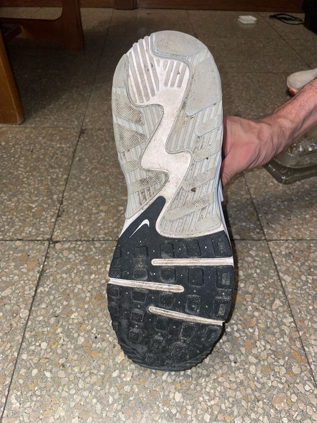 Zapatillas Nike Air Max Excee Blancas y Negras