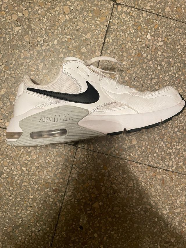 Zapatillas Nike Air Max Excee Blancas y Negras