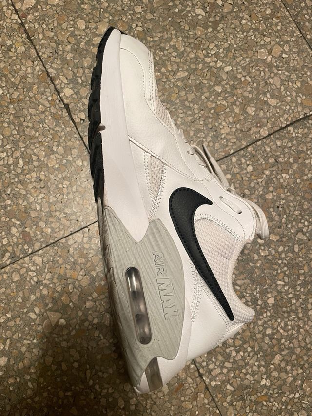 Zapatillas Nike Air Max Excee Blancas y Negras