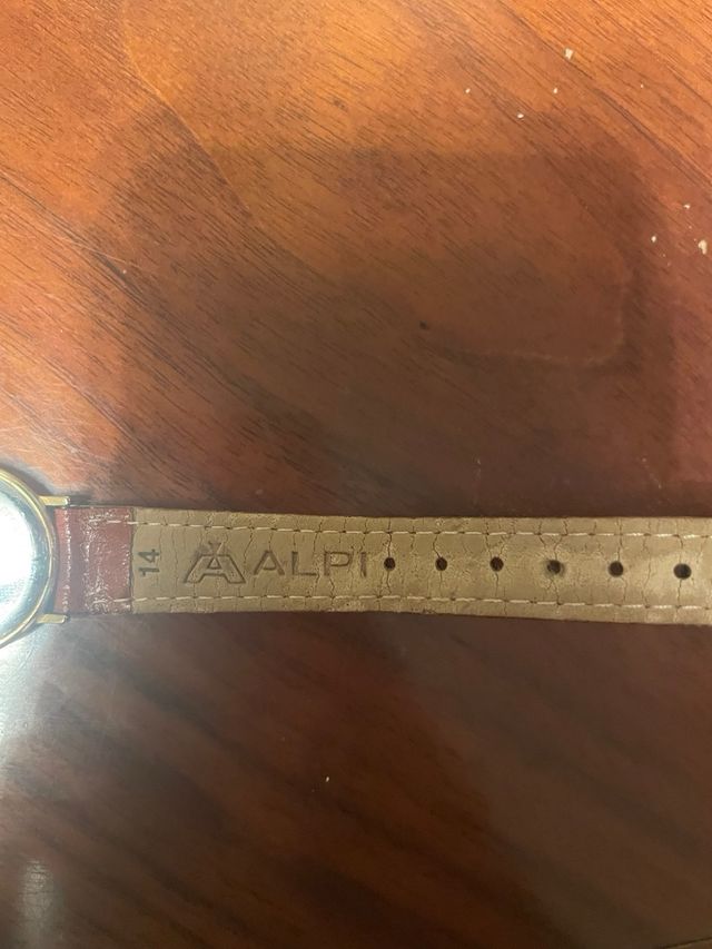 Reloj Lotus clásico dorado ( tiene oro)