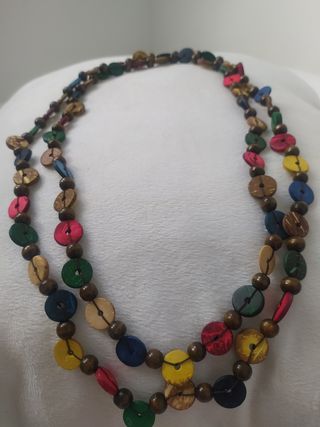 Collar de cuentas de madera multicolor