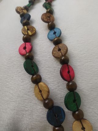 Collar de cuentas de madera multicolor