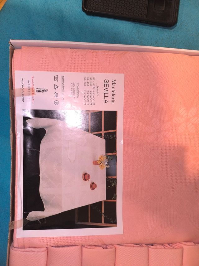 Manteleria rosa 
- 1 Mantel 150x150
- 6 servilleta