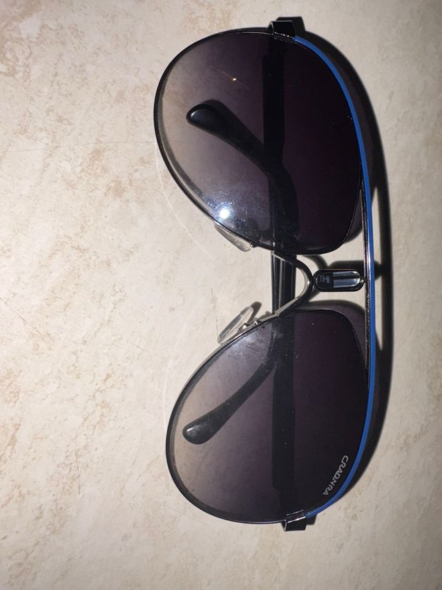 Gafas CRADNRA Negras con filo Azul.