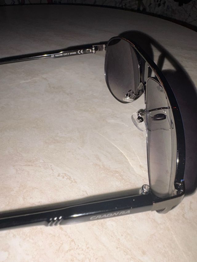 Gafas CRADNRA Negras con filo Azul.