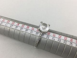 anillo oro 18k con piedra con diamante