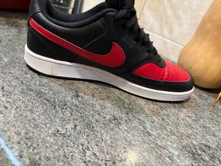 Zapatillas Nike Court Vision - rojas y negras
