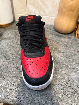 Zapatillas Nike Court Vision - rojas y negras