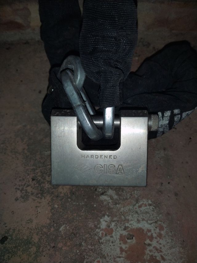 Cadena y candado CISA antirrobo