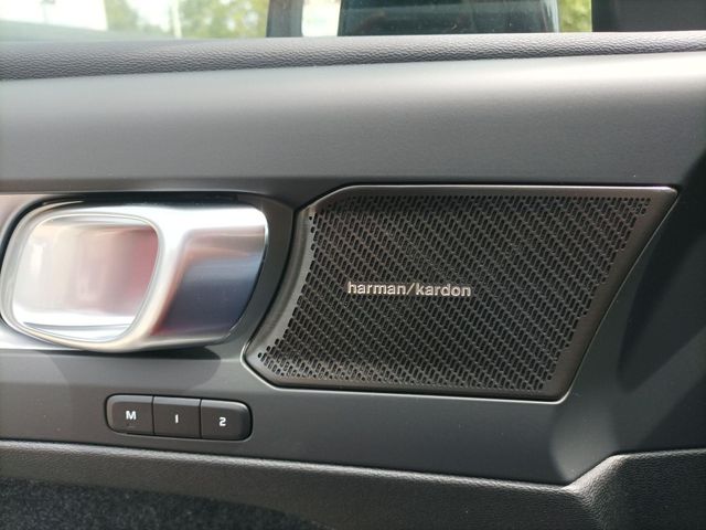 VOLVO XC40 2.0 B3 PLUS DARK AUTO 163 5P