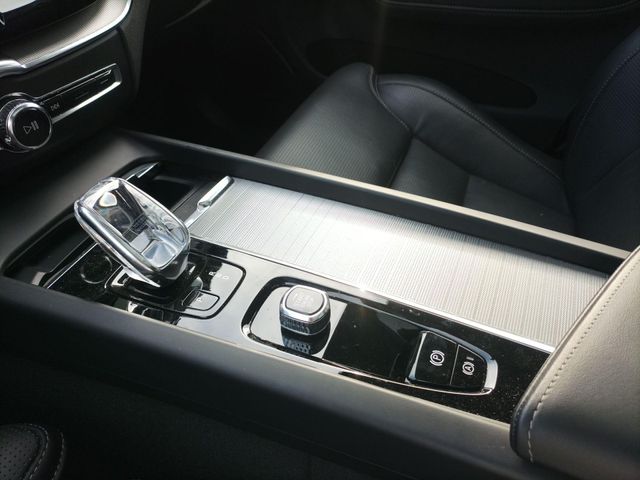 VOLVO XC60 2.0 T6 RECHARGE ULTIMATE DARK AUTO 4WD 350 5P