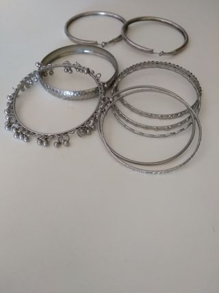 7 Pulseras + Pendientes De Regalo