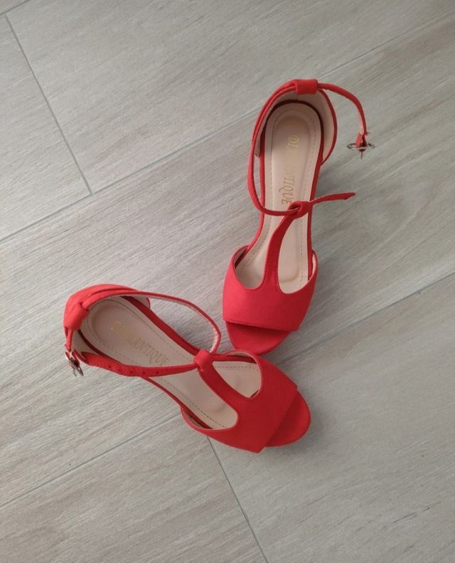 Scarpe rosse con zeppa