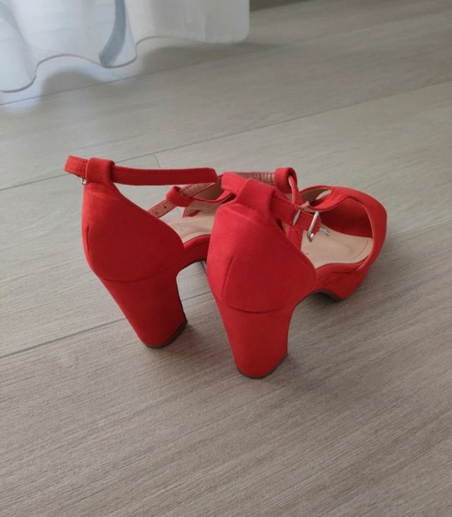 Scarpe rosse con zeppa