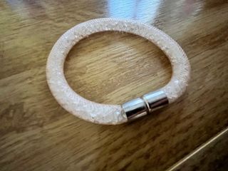Bracciale rosa calamita