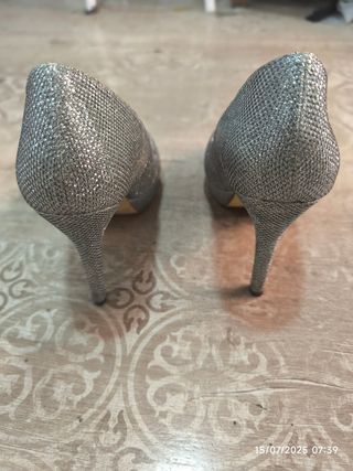 Tacones plateados brillantes 37