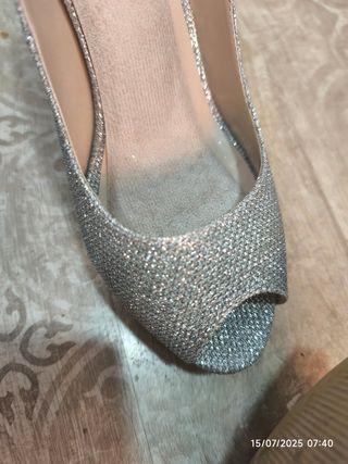 Tacones plateados brillantes 37