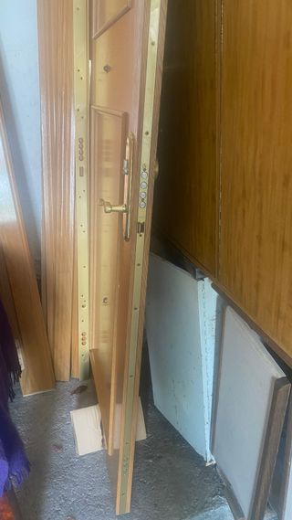 Puerta entrada piso madera