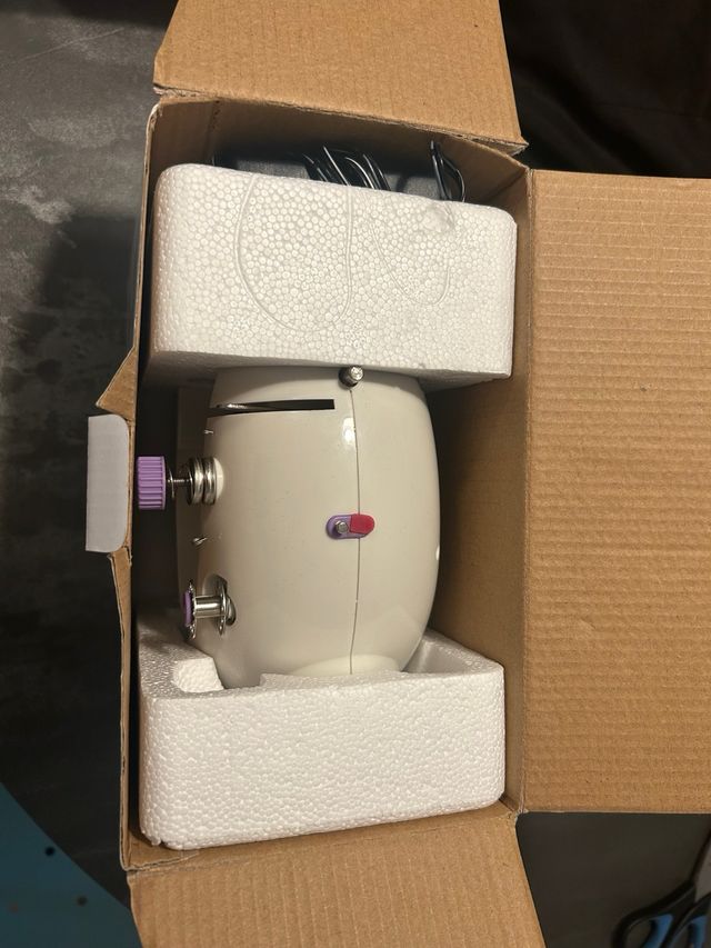 Mini Máquina de Coser Krhuner