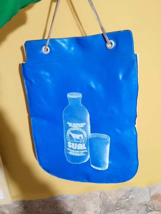 Bolsa nevera antigua Leche Sual.