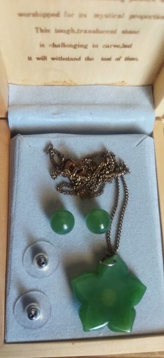 Collar y pendientes verde jade