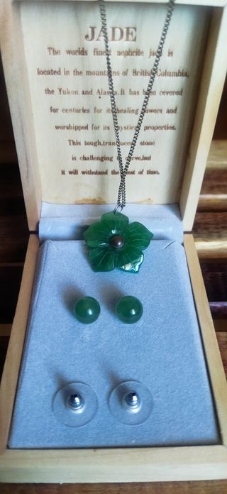 Collar y pendientes verde jade