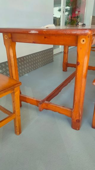 Mesa madera + 2 sillas + banco