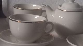 Servizio da tè in porcellana bianco