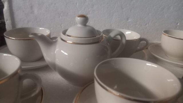 Servizio da tè in porcellana bianco